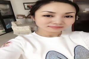 四个复制版小豆丁站在他面前